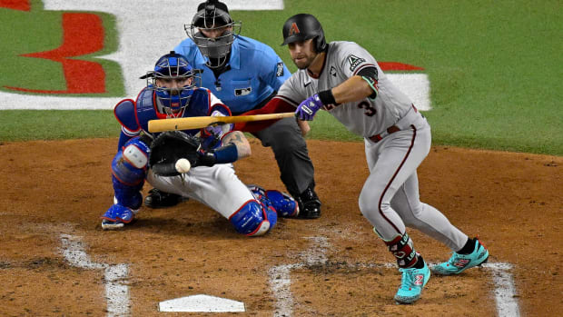 Evan Longoria laying down a bunt.